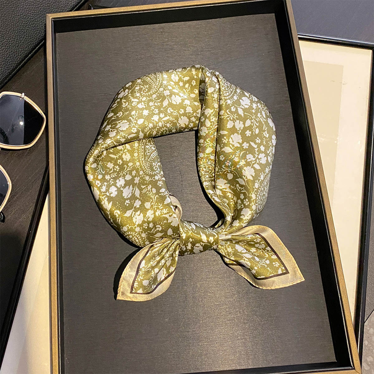 Luxury 100% Pure Silk Square S - Luxury Bags And Accessories recension och pris