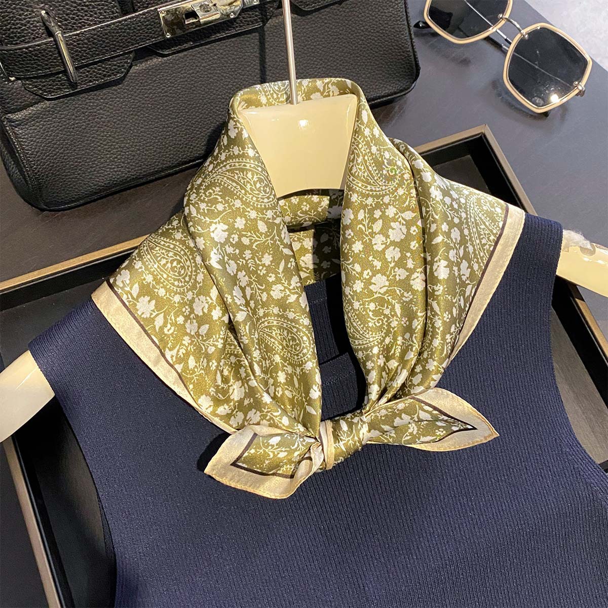 Luxury 100% Pure Silk Square S - Luxury Bags And Accessories recension och pris