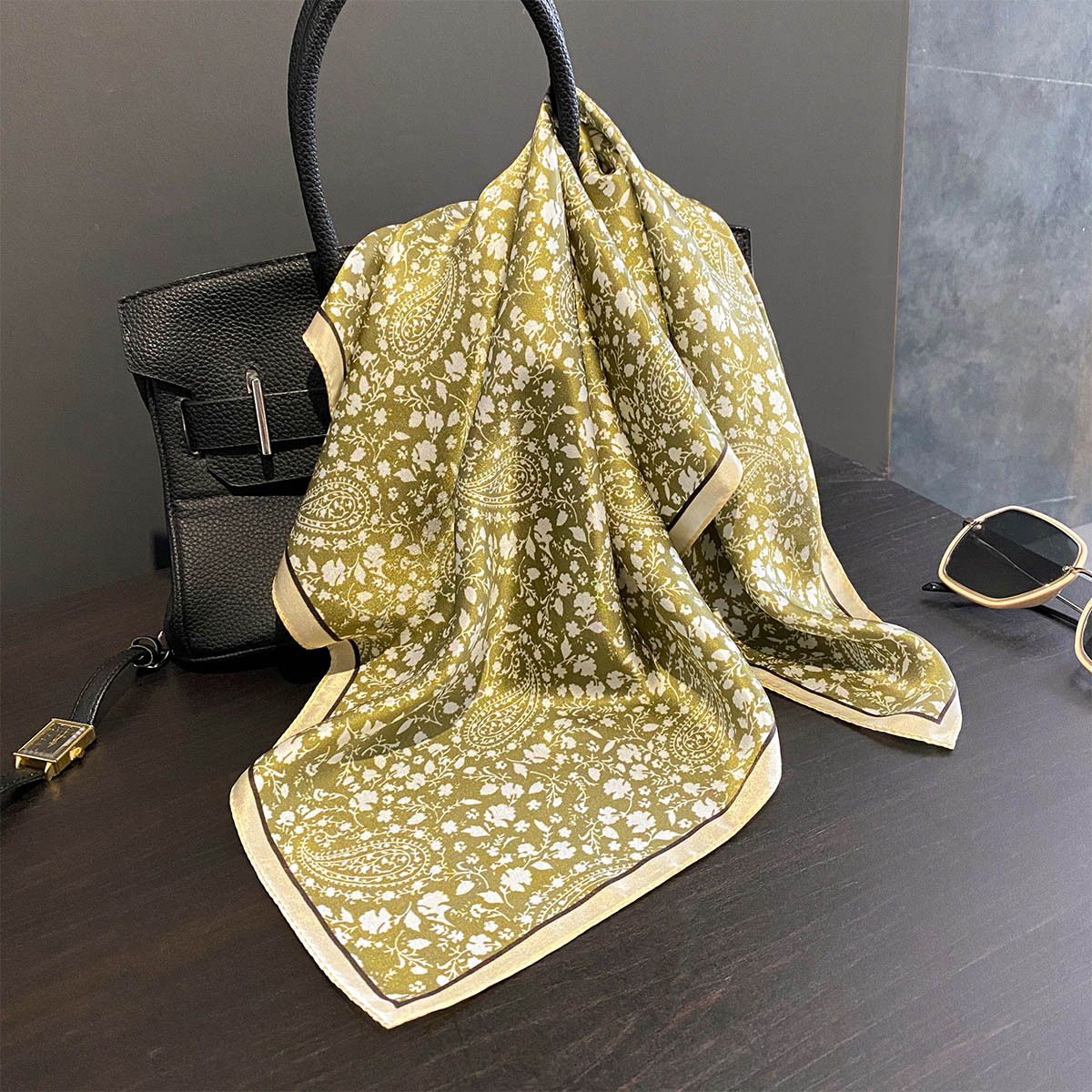 Luxury 100% Pure Silk Square S - Luxury Bags And Accessories recension och pris