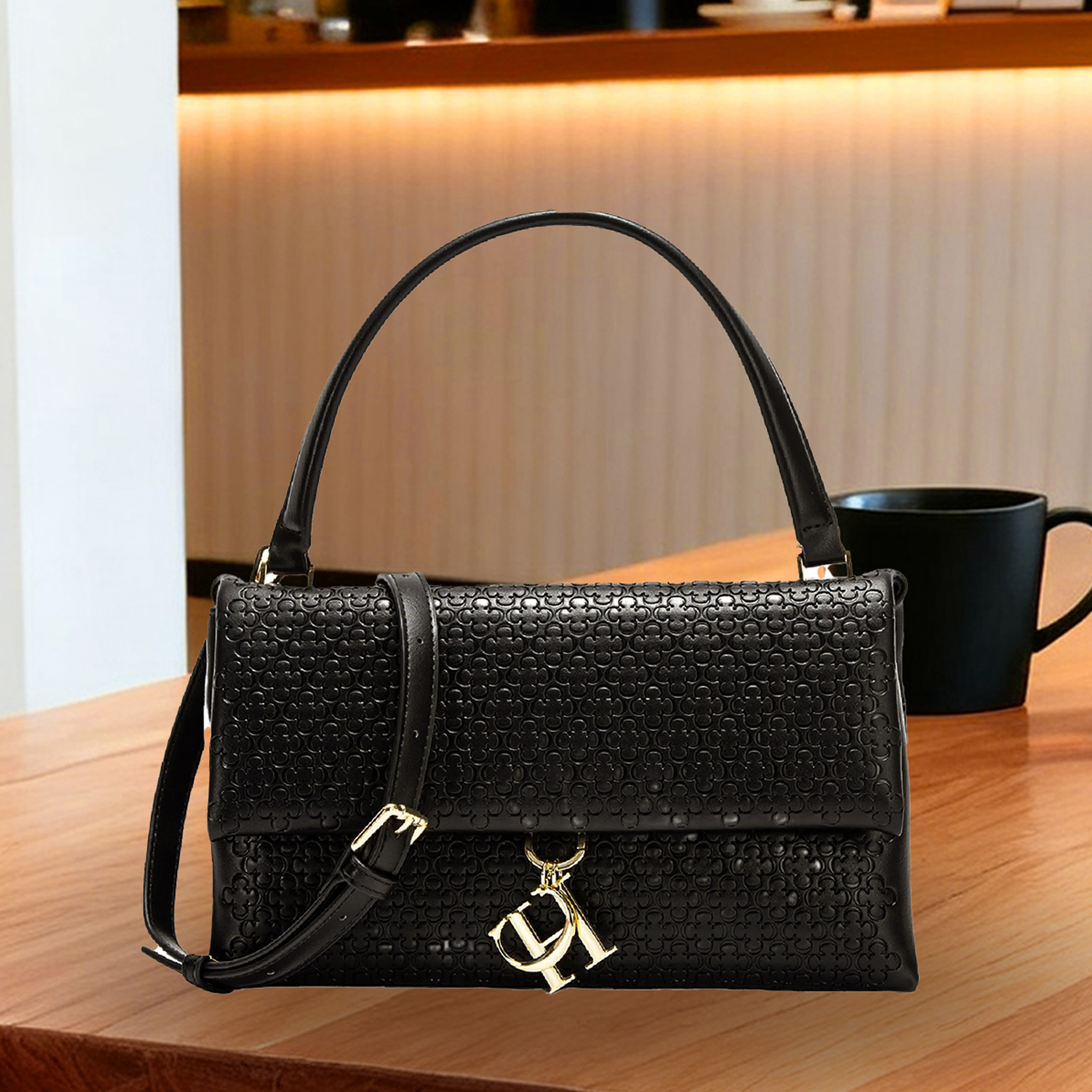 CH Elegant Handbag Monogram Em - Structured Handbag Top Handle recension och pris