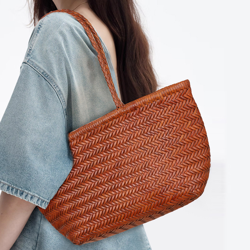 Genuine Leather Handwoven Tote - Luxury Bags Vintage recension och pris